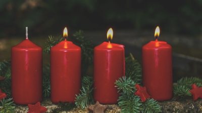 4 red holiday candles